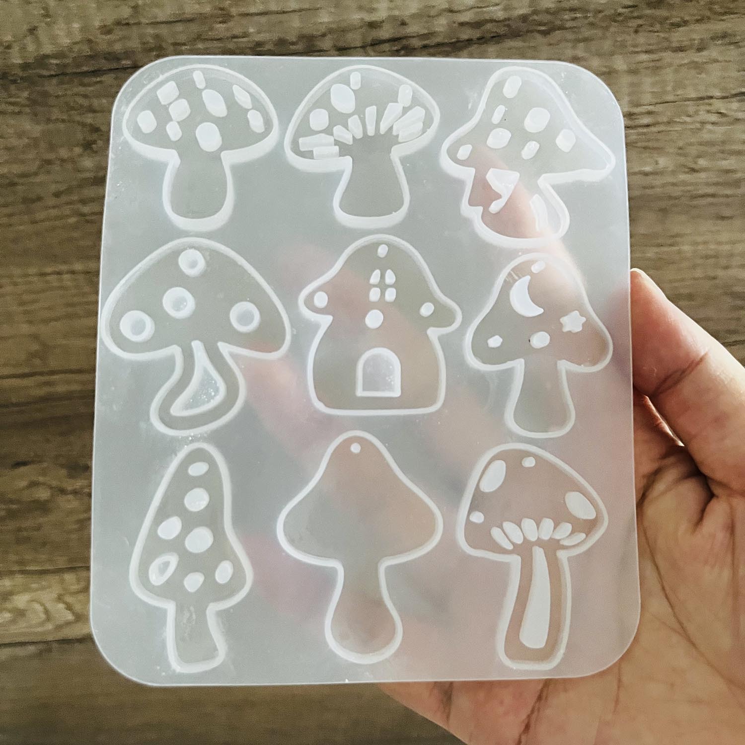 Multi Style Mushrooms Earring  - đánh giá và giá Resin Art Letters